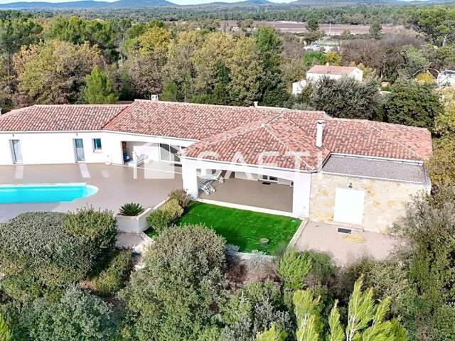 Villa d'architecte de 205 m² avec une vue exceptionelle, une piscine et un garage de 50 m² — photo du bien