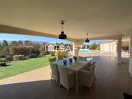 Villa d'architecte de 205 m² avec une vue exceptionelle, une piscine et un garage de 50 m² — photo 3