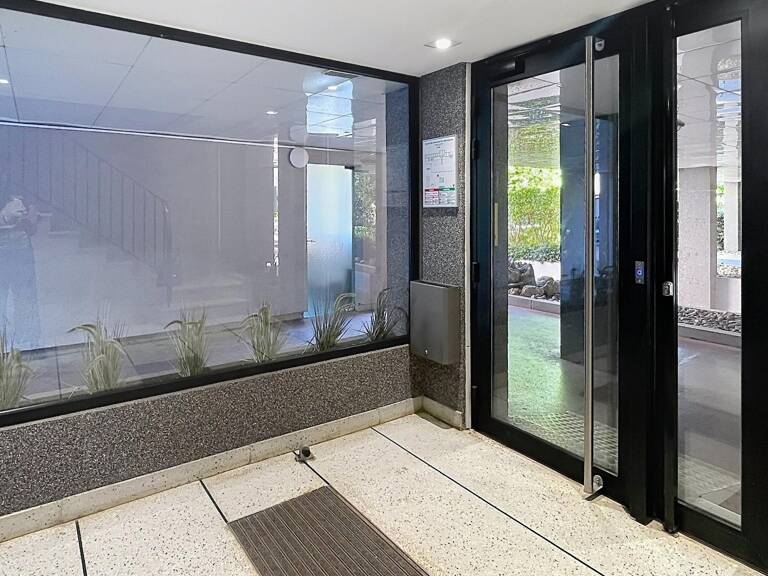 APPARTEMENT T3 DE 52 M2 AVEC CAVE  A QUELQUES MINUTES DU RER LAPLACE — photo 1
