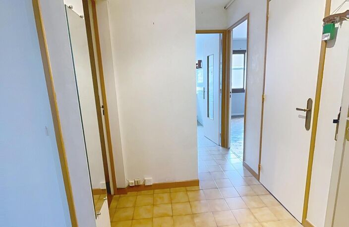 APPARTEMENT T3 DE 52 M2 AVEC CAVE  A QUELQUES MINUTES DU RER LAPLACE — photo 2
