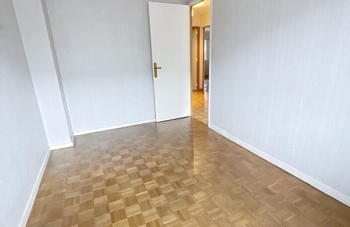 APPARTEMENT T3 DE 52 M2 AVEC CAVE  A QUELQUES MINUTES DU RER LAPLACE — photo 3