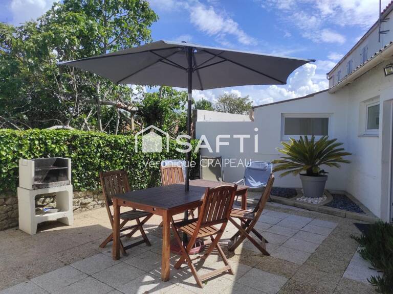 Rare sur le marché, tout à pied pour cette maison proche plage et commerces avec 2 chambres, 1 bureau (ou 3ème petite chambre), terrasse et garage sécurisé! — photo 1