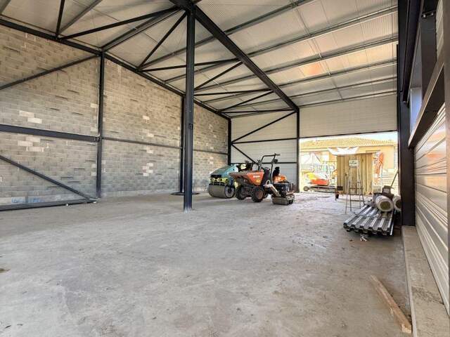 Location Local d'activités 347 m&sup2; — photo du bien