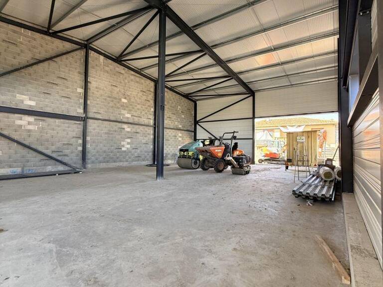 Location Local d'activités 347 m&sup2; — photo 1