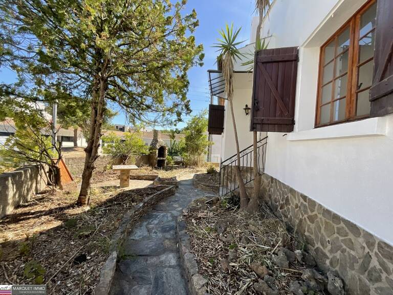 Villa — photo 1