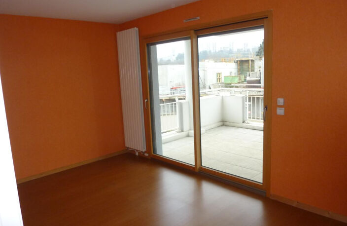 F3 - TERRASSE ET PARKING - SAINT PRIEST EN JAREZ — photo 2