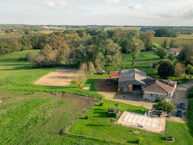 À 5 minutes de Sauveterre-de-Guyenne   Propriété équestre su — photo du bien