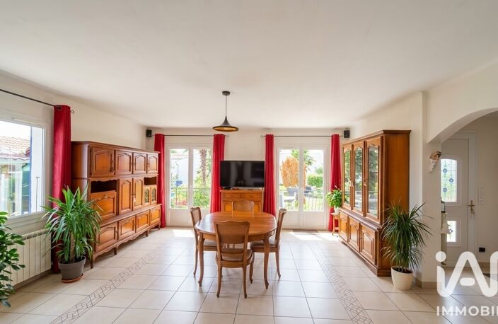 Vente Maison/villa 8 pièces — photo 2