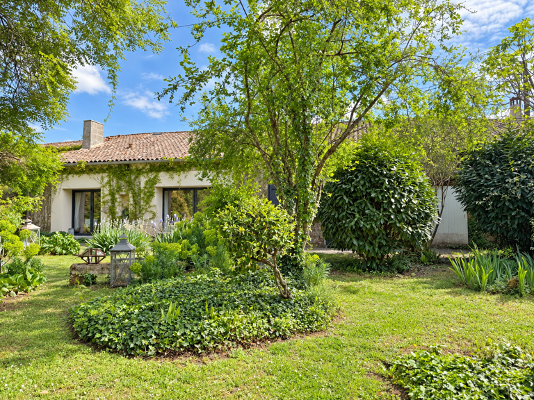 A 15 min de St Emilion, maison en pierre de 260 m2 avec 5 ch — photo 1