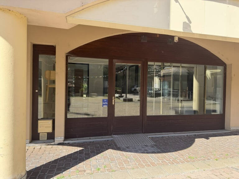 LOCAL COMMERCIAL OU PROFESSIONNEL — photo 1