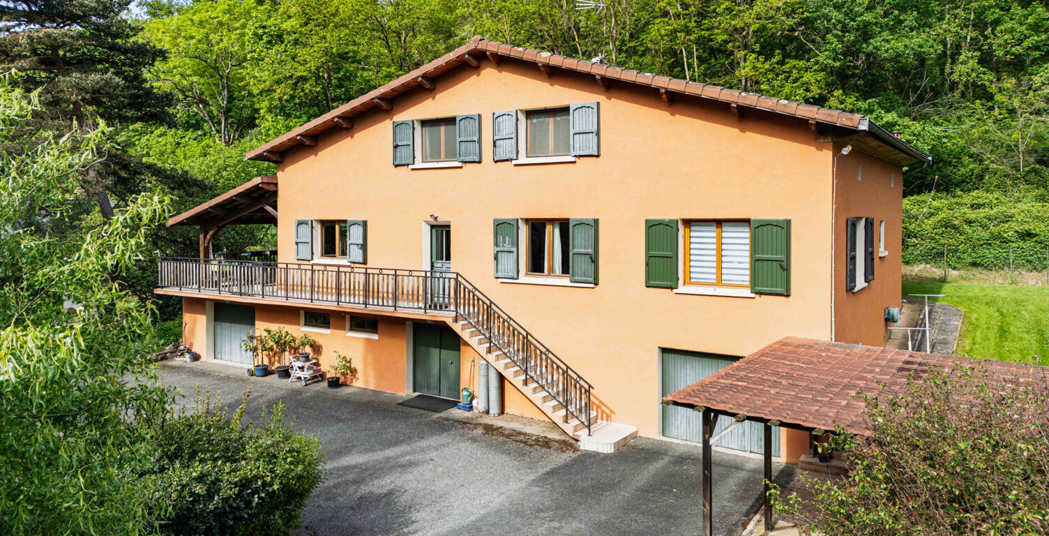 Maison de 258m2 sur parcelle de 8827m2 — photo 1