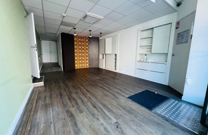 Local commercial de 78 m2 quartier St Cyprien. — photo 2