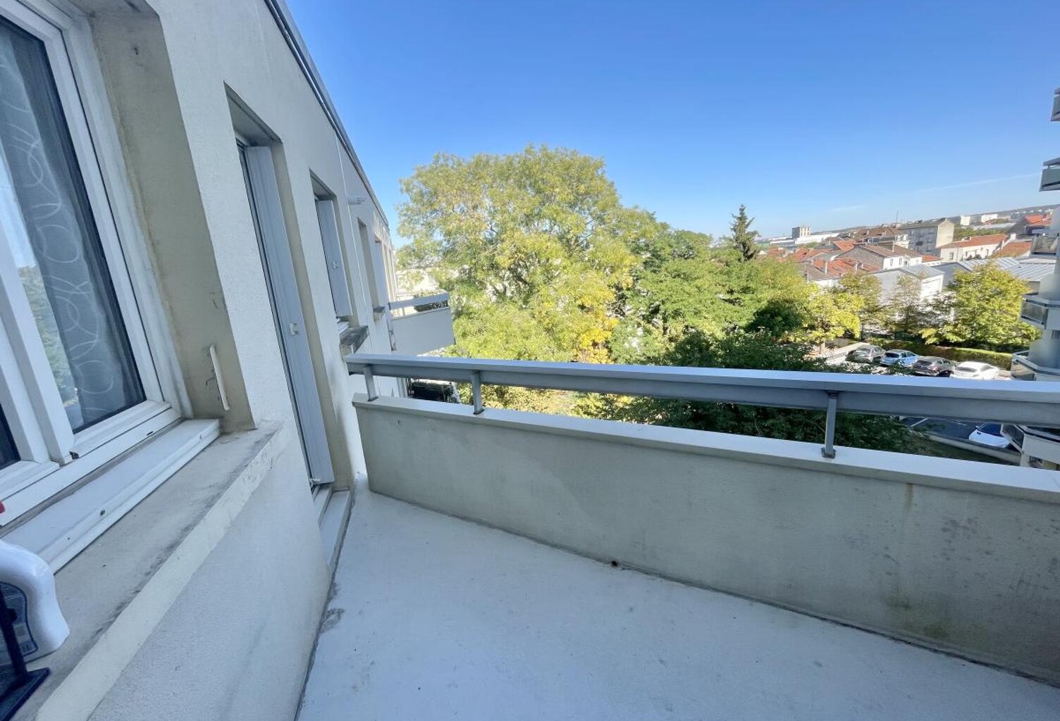 Appartement 3 pièces avec balcon, parking et cave. — photo 1