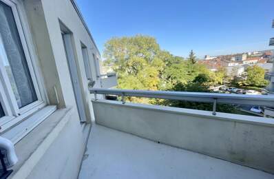 Appartement 3 pièces avec balcon, parking et cave. — photo du bien
