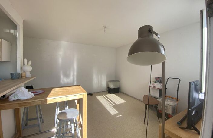 Appartement 3 pièces avec balcon, parking et cave. — photo 3