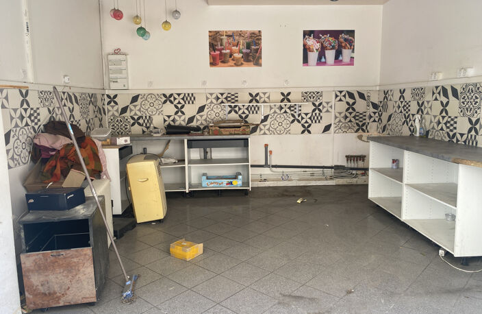 MURS COMMERCIAUX 16,42 M2 CENTRE-VILLE 26000 VALENCE — photo 2