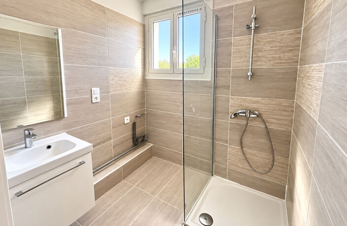 TOULON EST   LA PALASSE   T4 DE 63 M2 AVEC BALCONS ET CAVE — photo 5