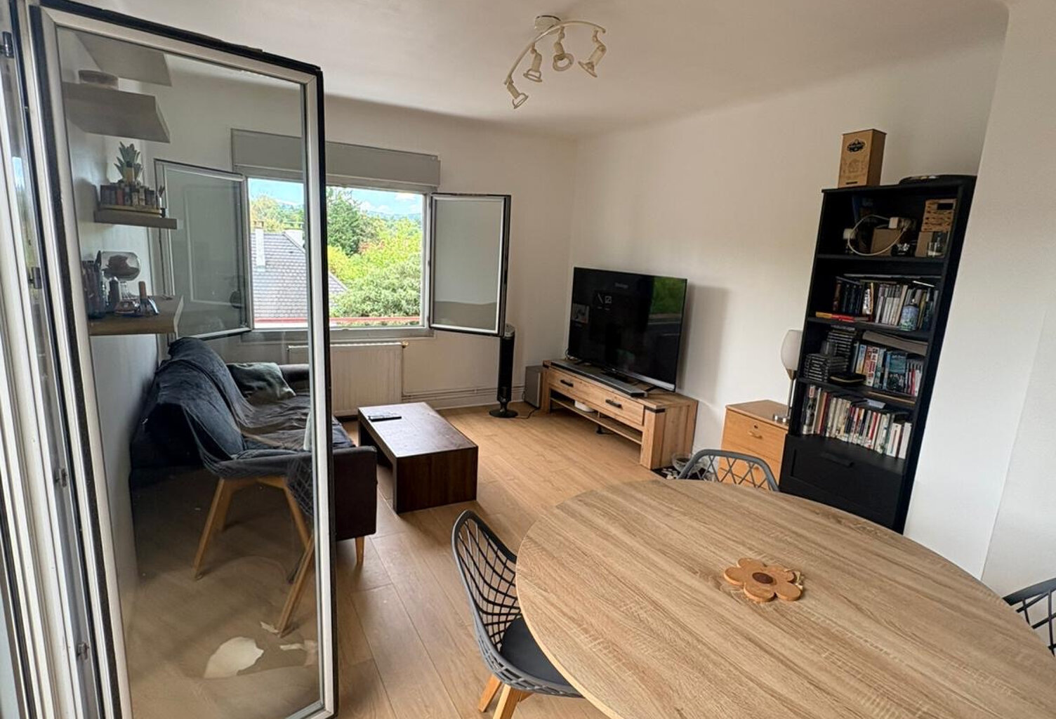 T3 entièrement rénové avec balcon, garage et cave   Franchev — photo 1