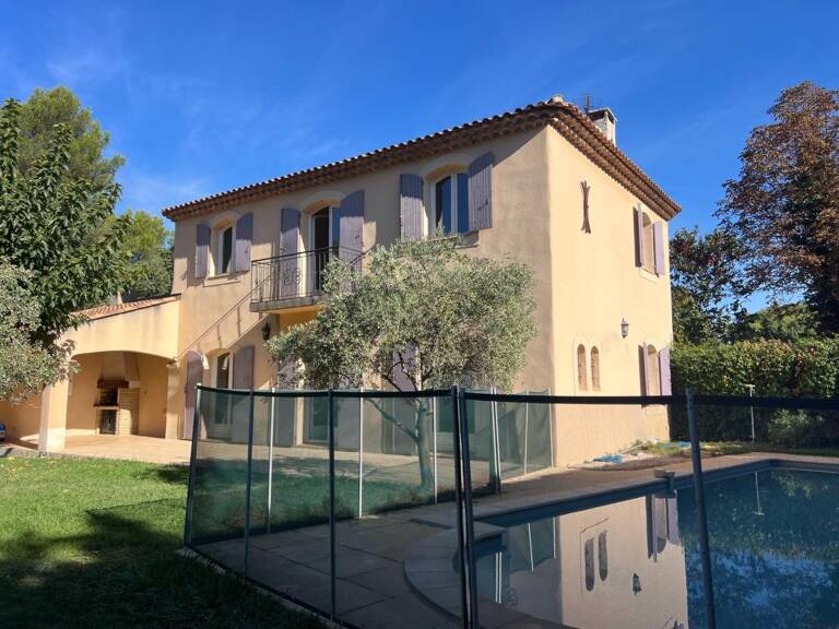À LOUER – Villa familiale avec piscine et vue dégagée — photo 1