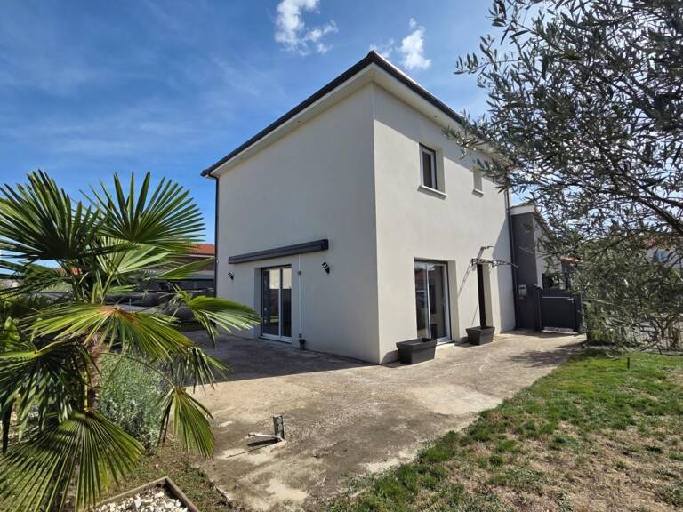 *** EXCLUSIVITE *** MAISON MODERNE AVEC JARDIN *** PONT DU CHATEAU 63430 *** — photo 1