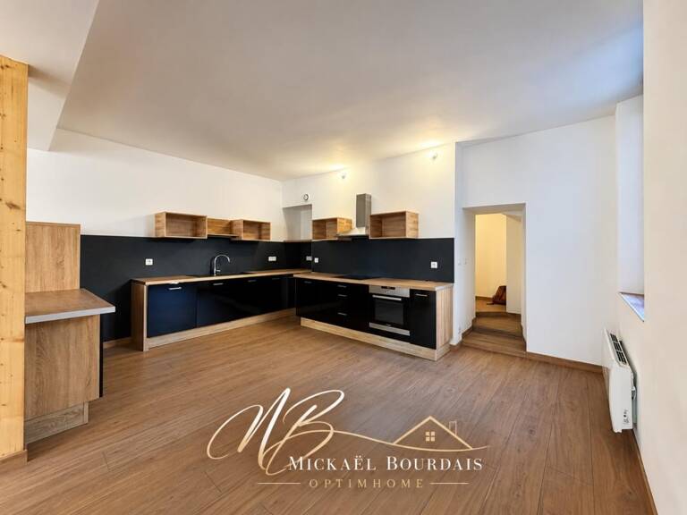 Appartement T4 entièrement rénové – 3 chambres – double accès – Le Lude centre — photo 1