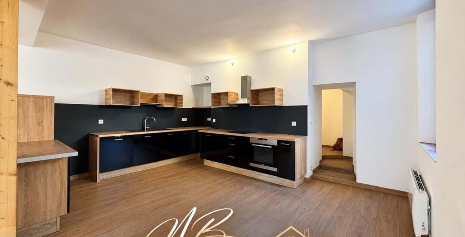 Appartement T4 entièrement rénové – 3 chambres – double accès – Le Lude centre — photo 1