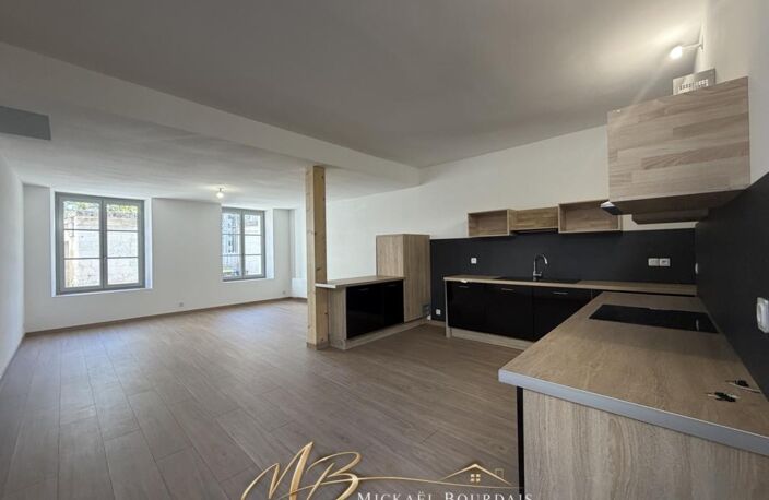 Appartement T4 entièrement rénové – 3 chambres – double accès – Le Lude centre — photo 2