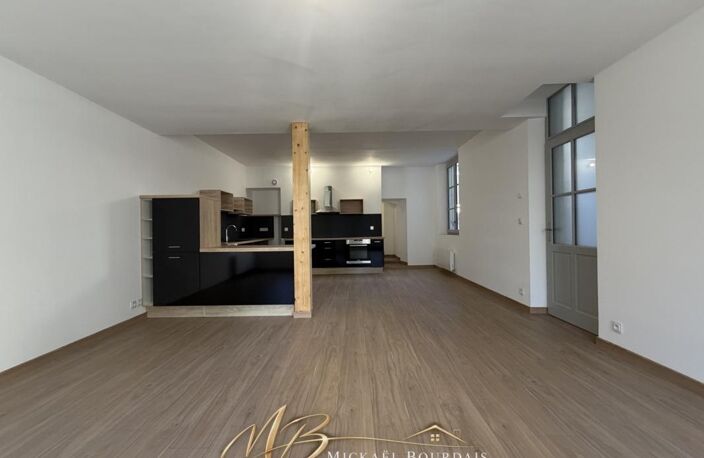 Appartement T4 entièrement rénové – 3 chambres – double accès – Le Lude centre — photo 3