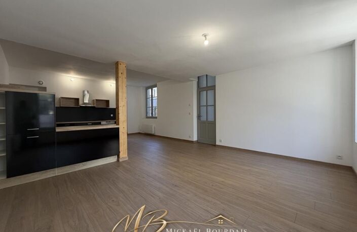 Appartement T4 entièrement rénové – 3 chambres – double accès – Le Lude centre — photo 4