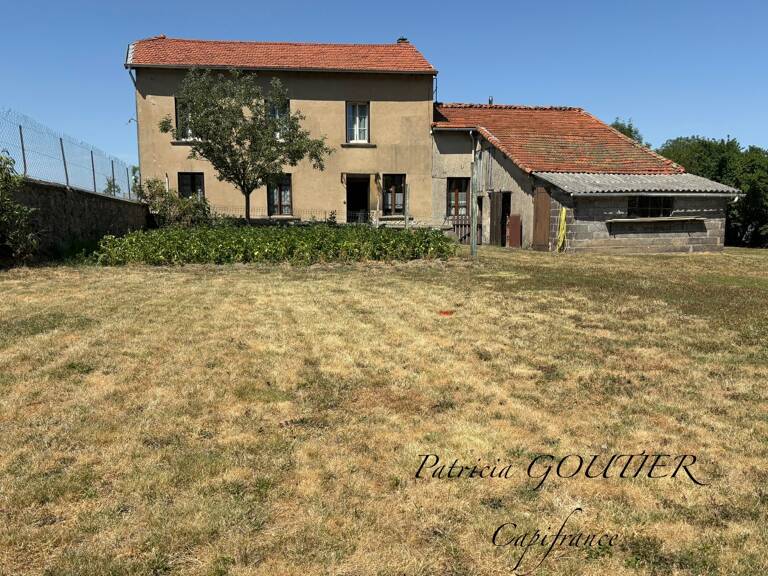 Proche de NOIRETABLE  : MAISON DE CAMPAGNE de 157 m2 avec DEPENDANCES  et TERRAIN de 1200 M2 — photo 1
