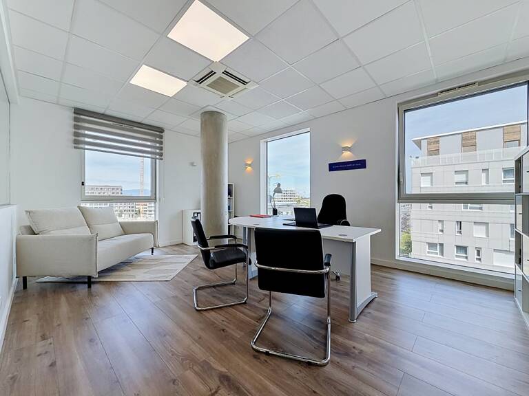 ANNEMASSE – BUREAUX 70 m² – 4 BUREAUX – 2 PARKINGS – GARE & TRAM À PIED — photo 1