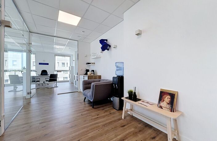 ANNEMASSE – BUREAUX 70 m² – 4 BUREAUX – 2 PARKINGS – GARE & TRAM À PIED — photo 2