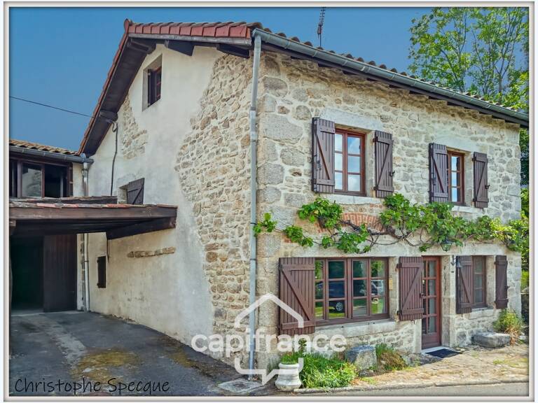 Du charme, de l’espace et 3 000 m² de terrain… une maison qui ne laisse pas indifférent ! PALLADUC (63) — photo 1