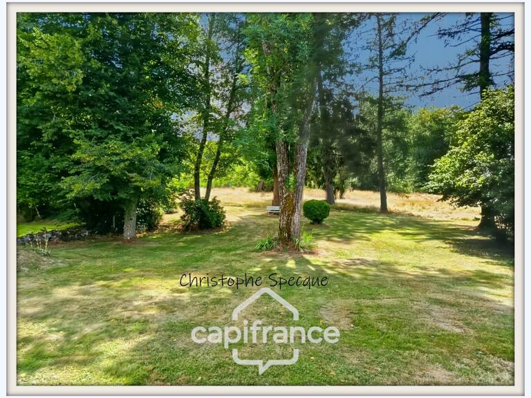 Du charme, de l’espace et 3 000 m² de terrain… une maison qui ne laisse pas indifférent ! PALLADUC (63) — photo 1