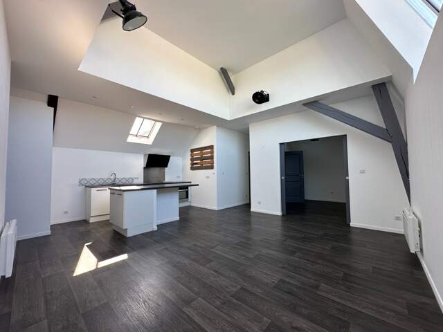 ULTRA-CENTRE SAUMUR, Appartement lumineux rénové de 82m² avec stationnement sécurisé et cave — photo du bien