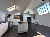 ULTRA-CENTRE SAUMUR, Appartement lumineux rénové de 82m² avec stationnement sécurisé et cave — photo 4