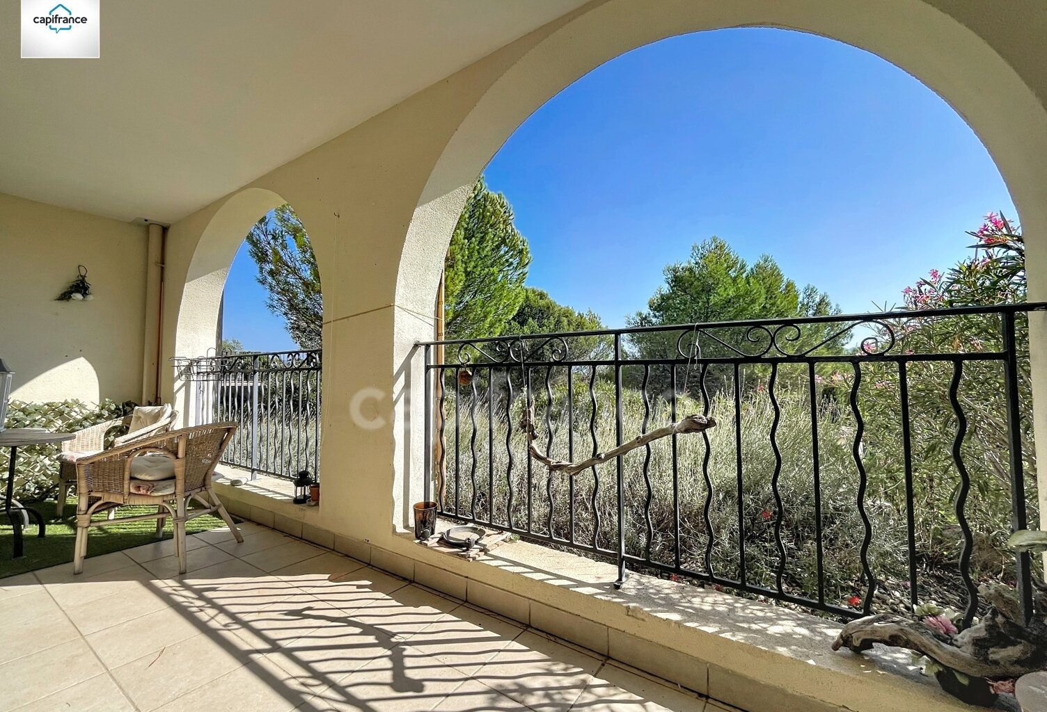 Domaine et golf de Pont royal appartement de 64 m² .  Terrasse avec vue dégagée,  Piscine résidentielle, Garage box fermé, cave — photo 1