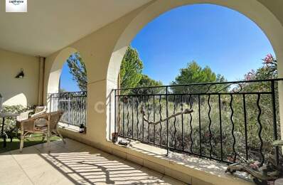 Domaine et golf de Pont royal appartement de 64 m² .  Terrasse avec vue dégagée,  Piscine résidentielle, Garage box fermé, cave — photo du bien