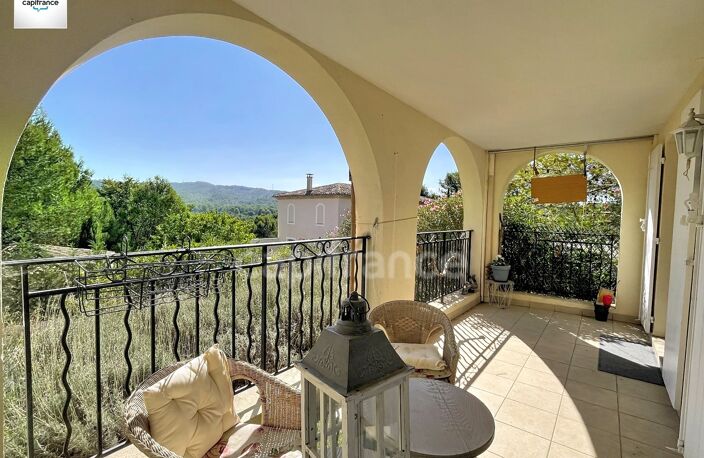 Domaine et golf de Pont royal appartement de 64 m² .  Terrasse avec vue dégagée,  Piscine résidentielle, Garage box fermé, cave — photo 2