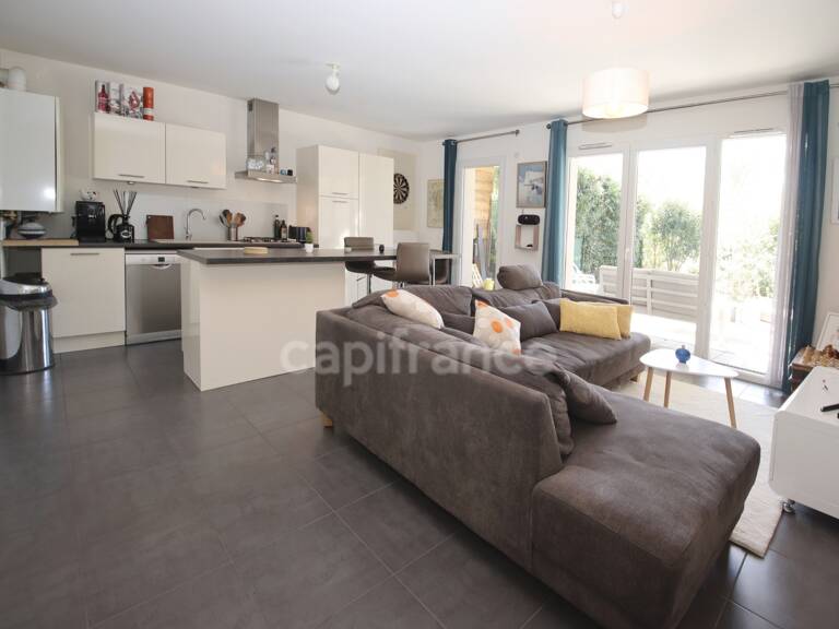 Appartement en rez-dejardin à vendre 3 pièces de 67 m² SCIEZ (74) — photo 1