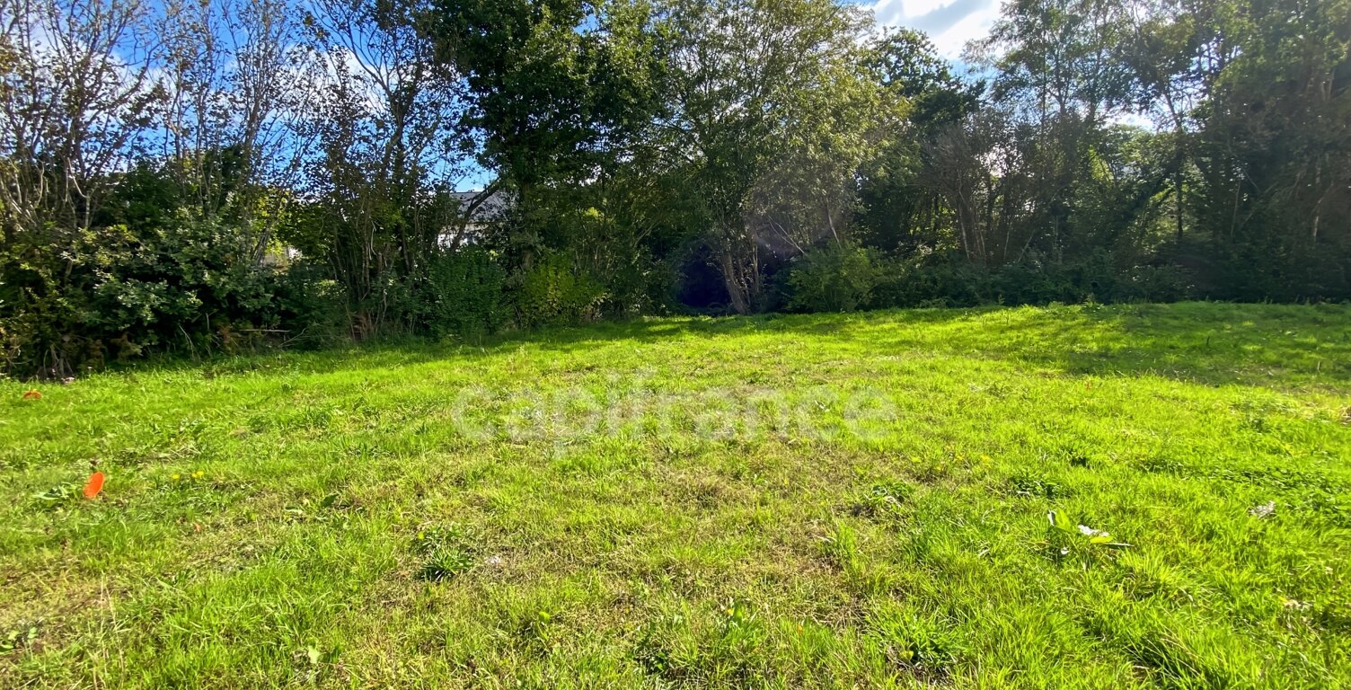 À VENDRE - LOPERHET (29470) - TERRAIN CONSTRUCTIBLE - 593 M² - LIBRE CONSTRUCTEUR — photo 1