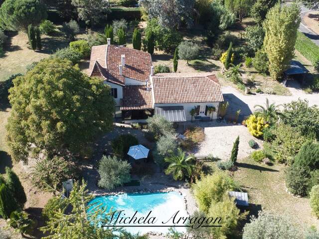 VILLENEUVE-SUR-LOT – PROPRIÉTÉ EN PIERRE AVEC PIGEONNIER, PARC DE PLUS DE 5 600 M² ET PISCINE — photo du bien