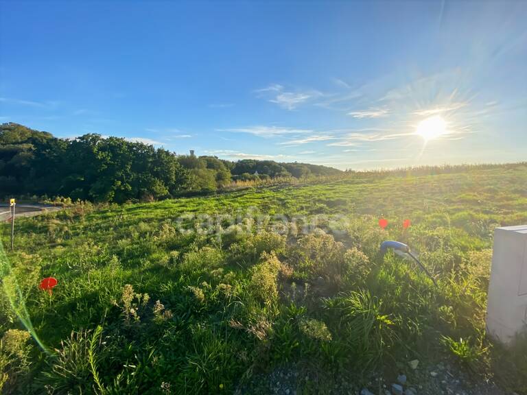 À VENDRE - LOPERHET (29470) - TERRAIN CONSTRUCTIBLE - 535 M² - LIBRE CONSTRUCTEUR — photo 1