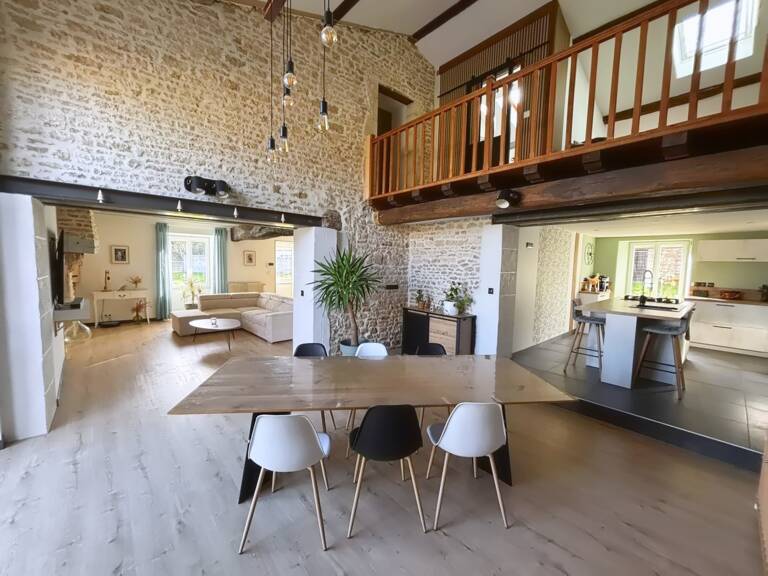 MAISON EN PIERRE RÉNOVÉE – 157 M² – 3 CHAMBRES – TERRAIN DE PLUS DE 3 000 M² PISCINABLE – GRANGE ET DÉPENDANCES – PROCHE LA CRÈCHE / NIORT — photo 1