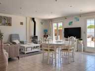 SAUJON – MAISON DE PLAIN PIED 3 CHAMBRES AVEC PISCINE — photo 4
