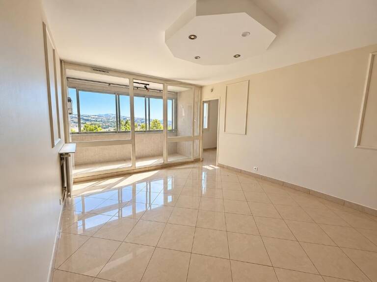 T4 de 82m² avec loggia et vue dégagée – Saint-Étienne, Montreynaud — photo 1