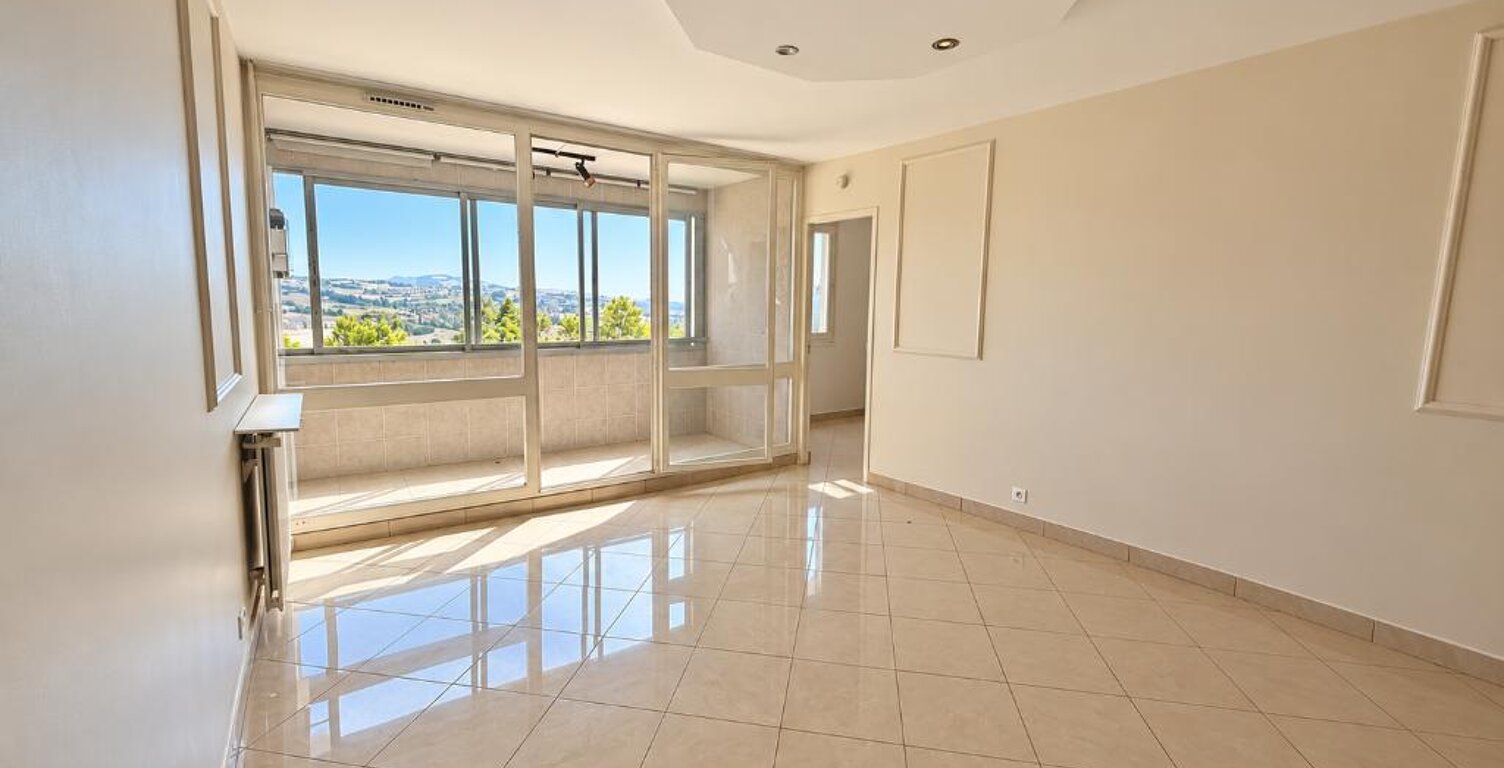 T4 de 82m² avec loggia et vue dégagée – Saint-Étienne, Montreynaud — photo 1