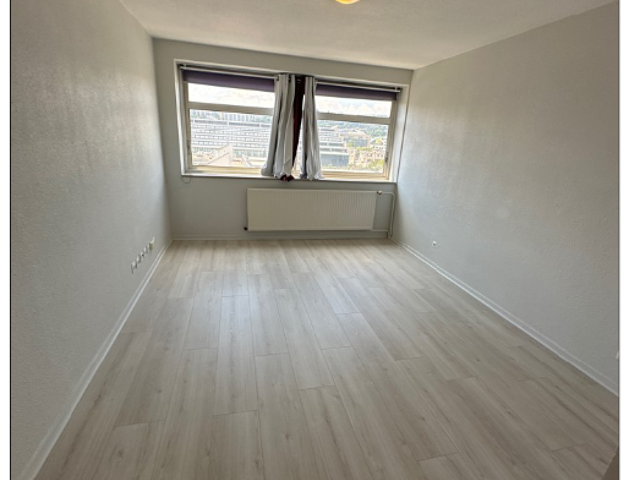 A VENDRE LYON 7 STUDIO 1 PIECE DE 21M2 PLACE DE L'ECOLE — photo du bien