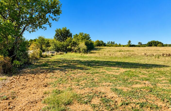 TERRAIN CONSTRUCTIBLE 2959m2 VIABILISE AU CALME — photo 3