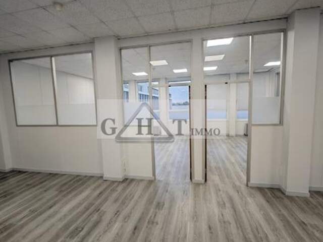 BUREAU DE 150 m² A LA LOCATION AU PLESSIS-BELLEVILLE ; — photo du bien